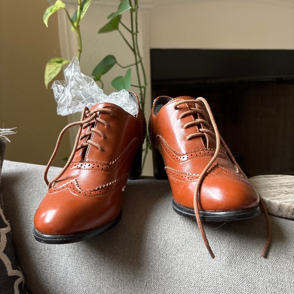 Oxford heeled shoes